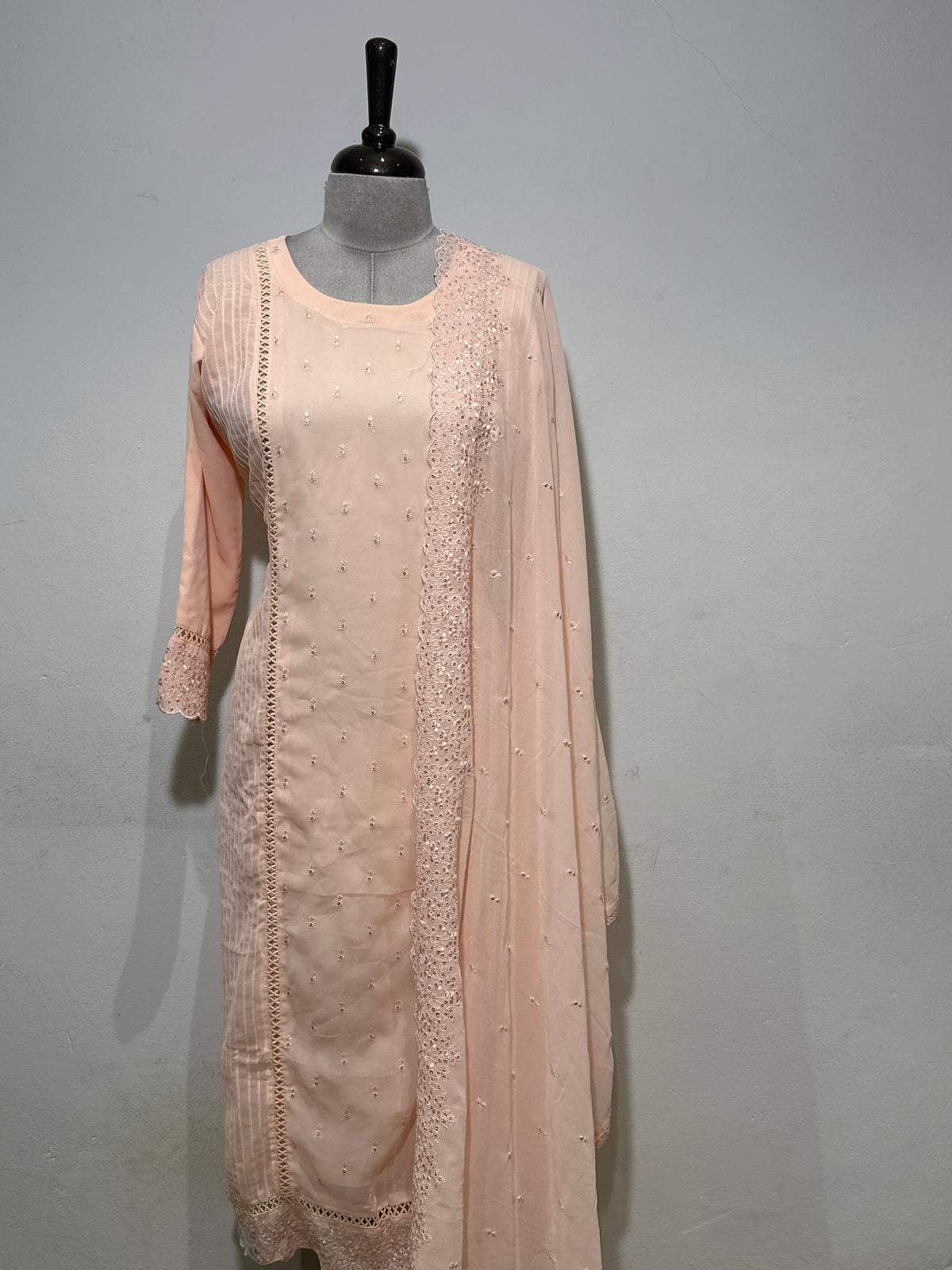 OFFER SALES READY TO WEAR SETS  -  IHA 35622