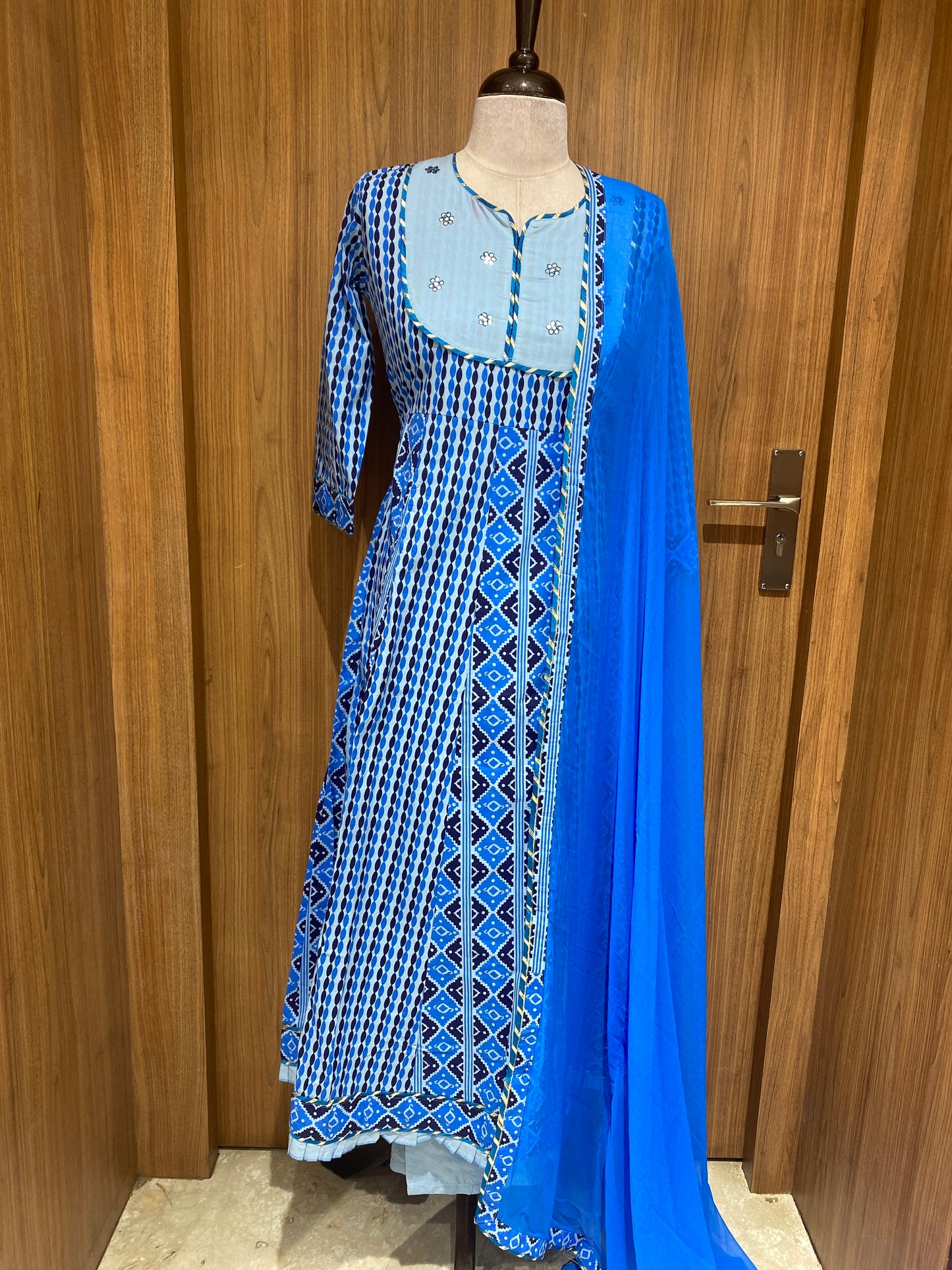 OFFER SALES TOP AND BOTTOM - IHA 27057