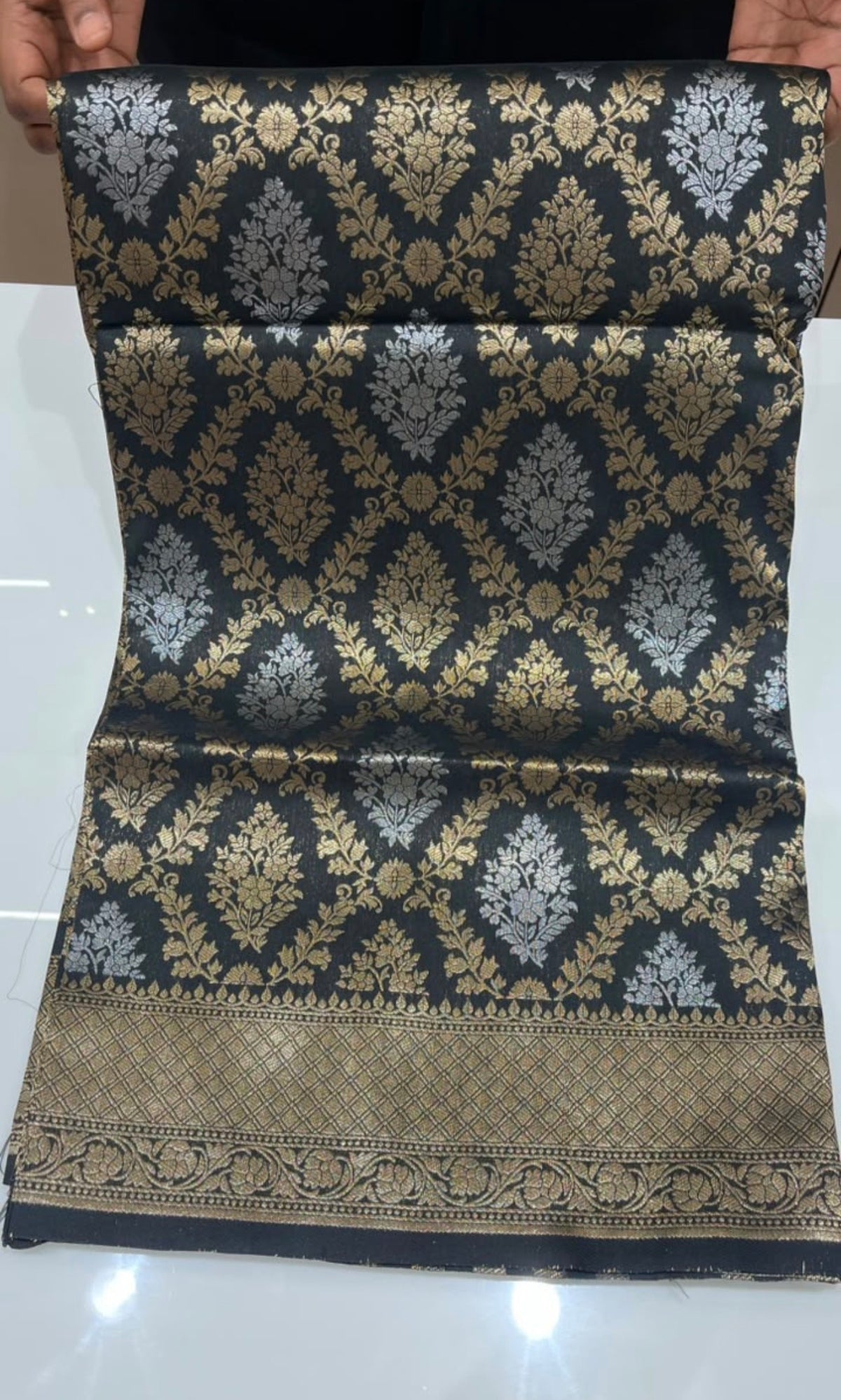 OFFER SALES  SAREES - IHA 35937