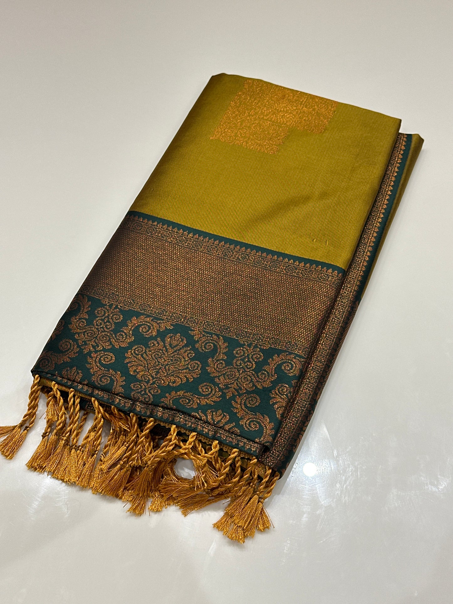 OFFER SALES SAREES - IHA 27178