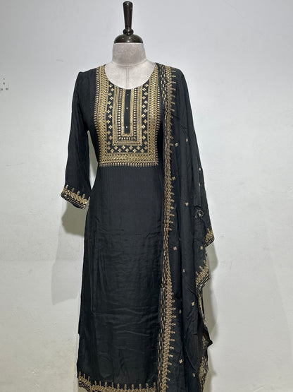 OFFER SALES READY TO WEAR SETS  -  IHA 35622