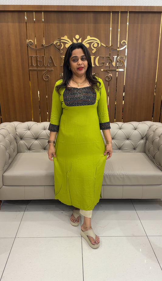 IHA'S IN-HOUSE SLITTED TOP - IHA 25234