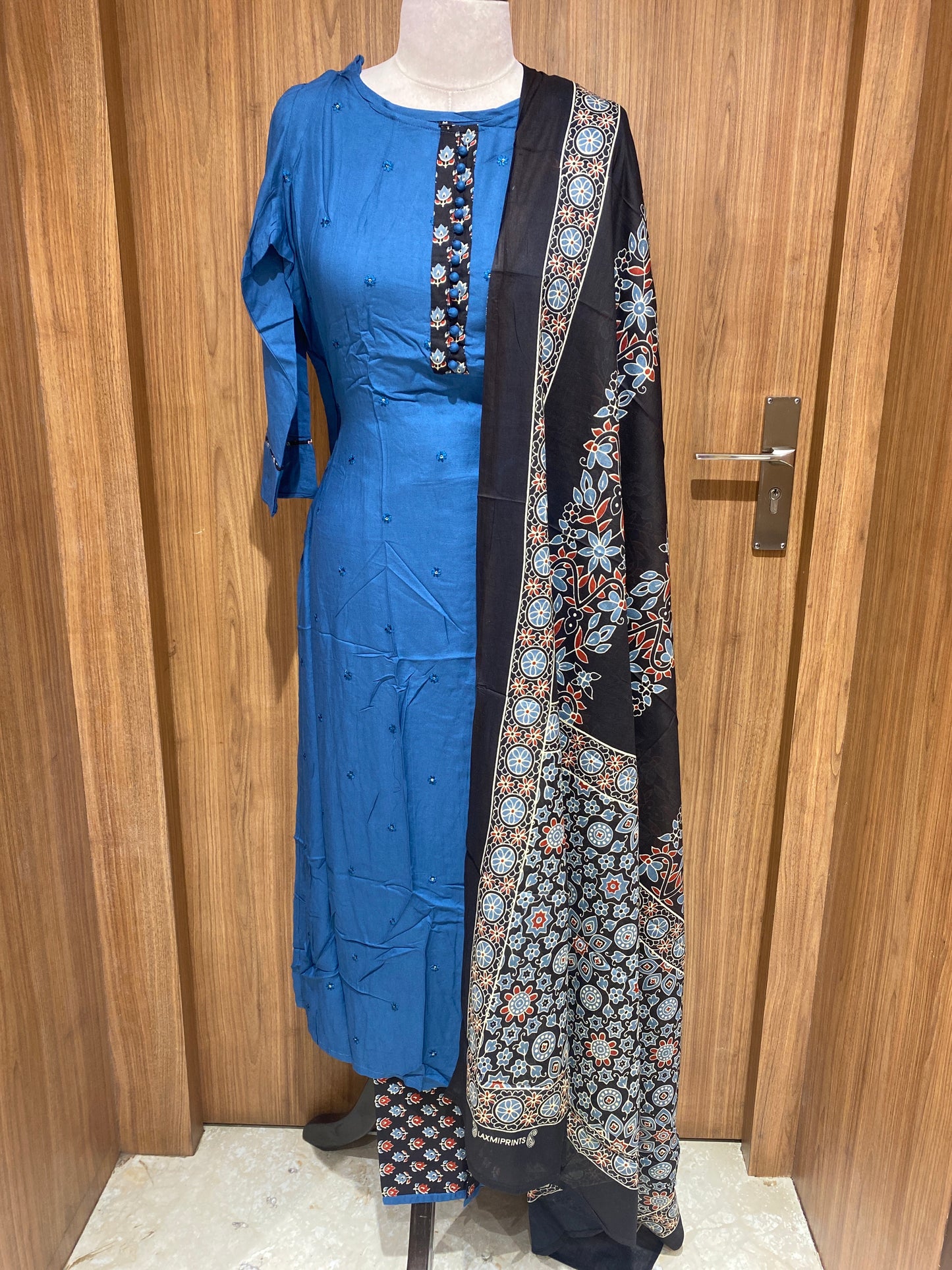 OFFER SALES TOP AND BOTTOM - IHA 27057