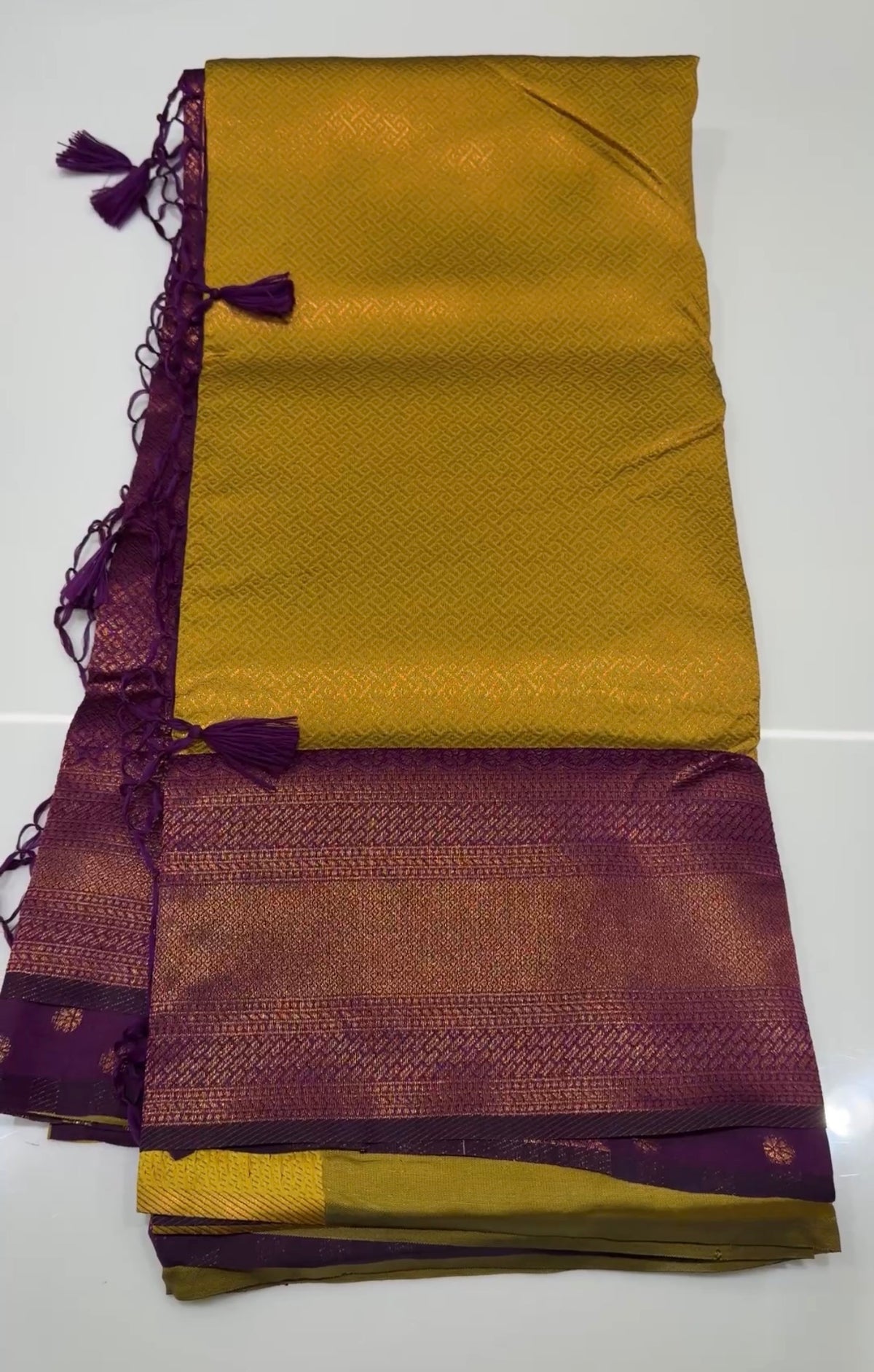 OFFER SALES SAREES - IHA 35386
