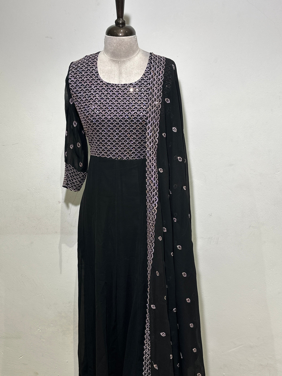 OFFER SALES READY TO WEAR SETS  -  IHA 35622