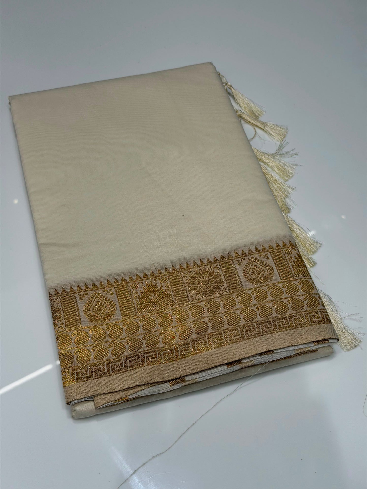 OFFER ONAM SAREES - IHA 34582