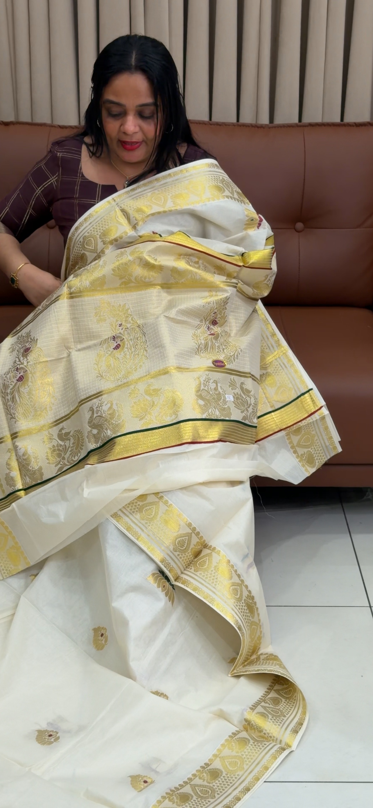 OFFER SALES ONAM SAREES -  IHA 34642