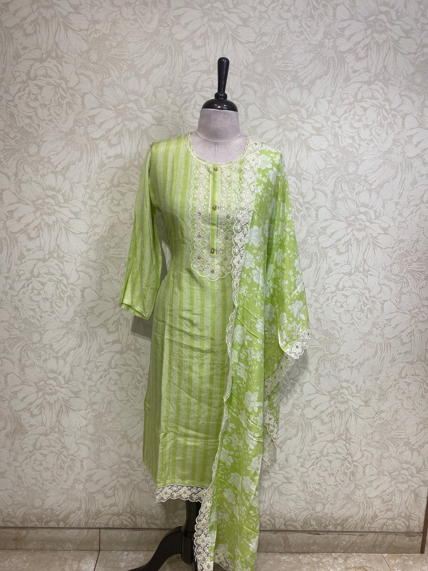 OFFER SALES TOPS COLLECTIONS - IHA 27023