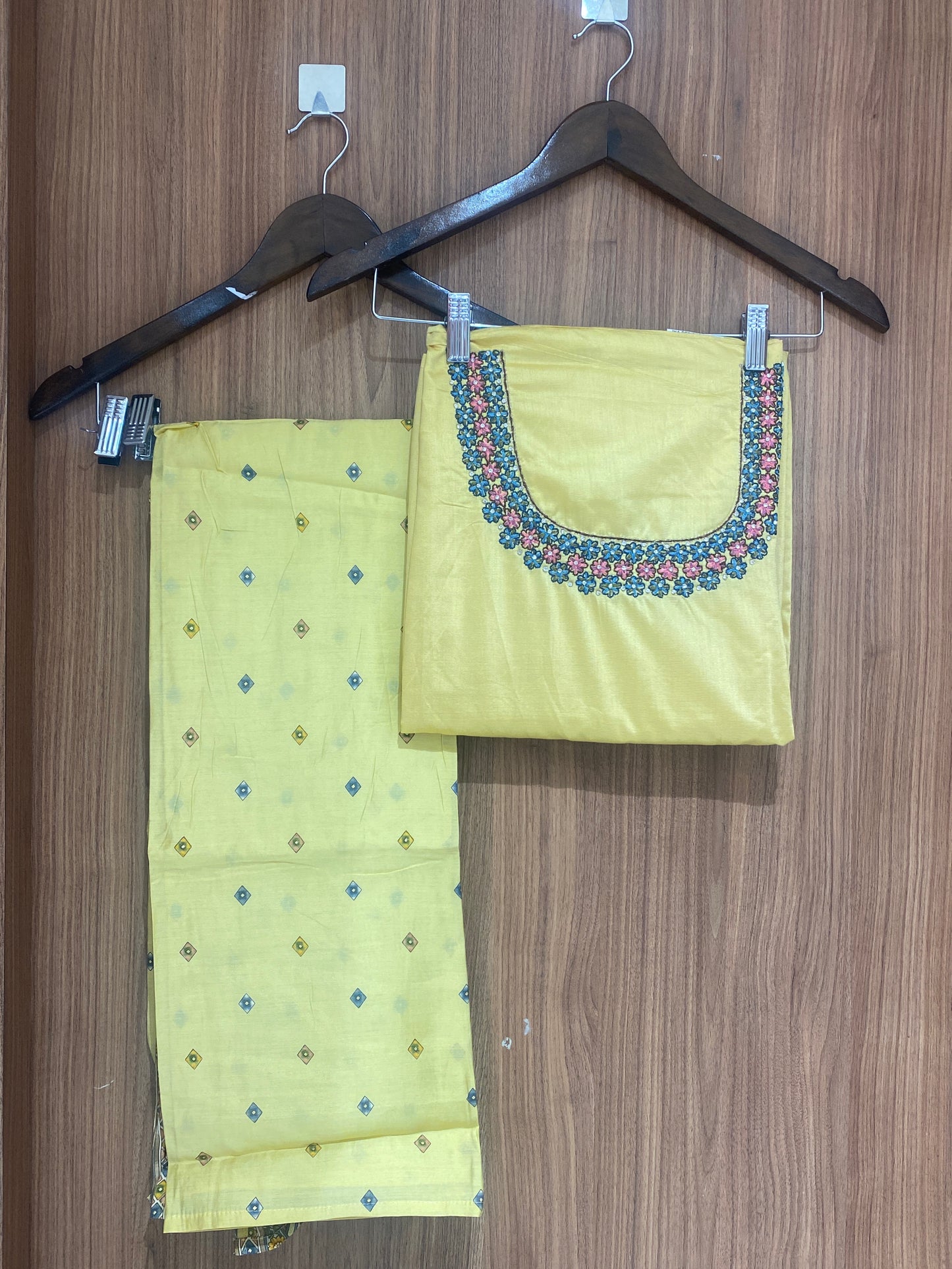 OFFER SALES UNSTITCHED SALWAR SUITS - IHA 26942