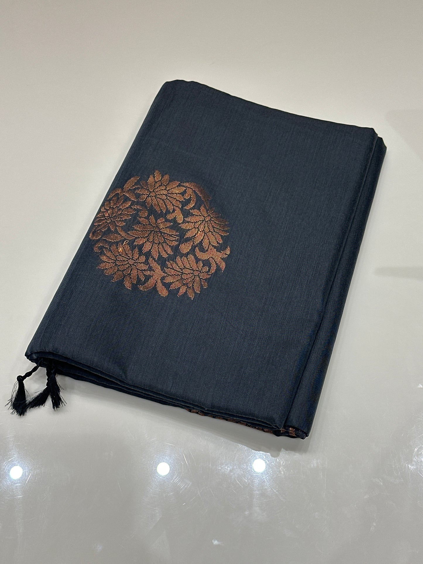 OFFER SALES SAREES - IHA 27171
