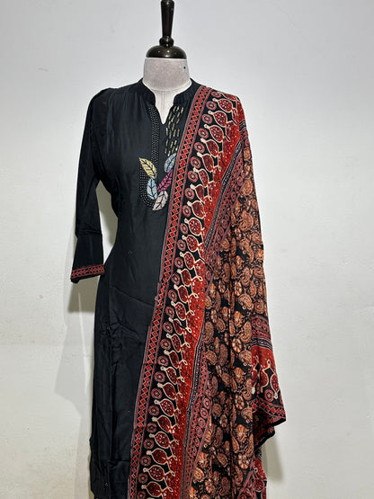 OFFER SALES READY TO WEAR SETS  -  IHA 35622