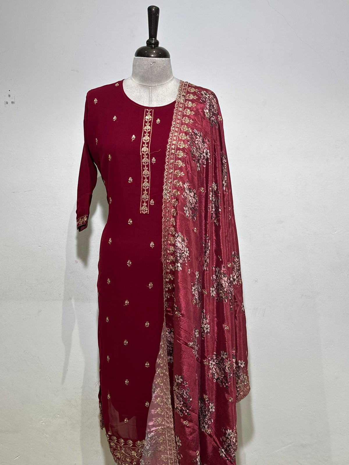 OFFER SALES READY TO WEAR SETS  -  IHA 35622