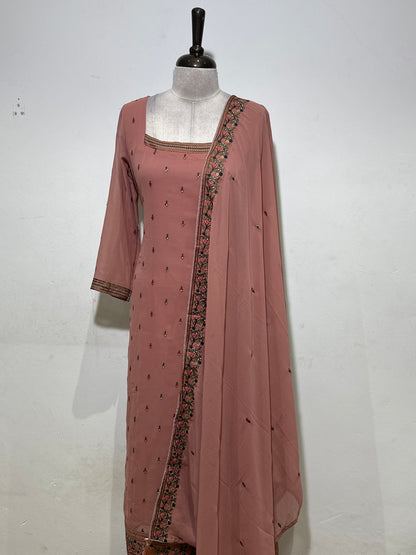 OFFER SALES READY TO WEAR SETS  -  IHA 35622