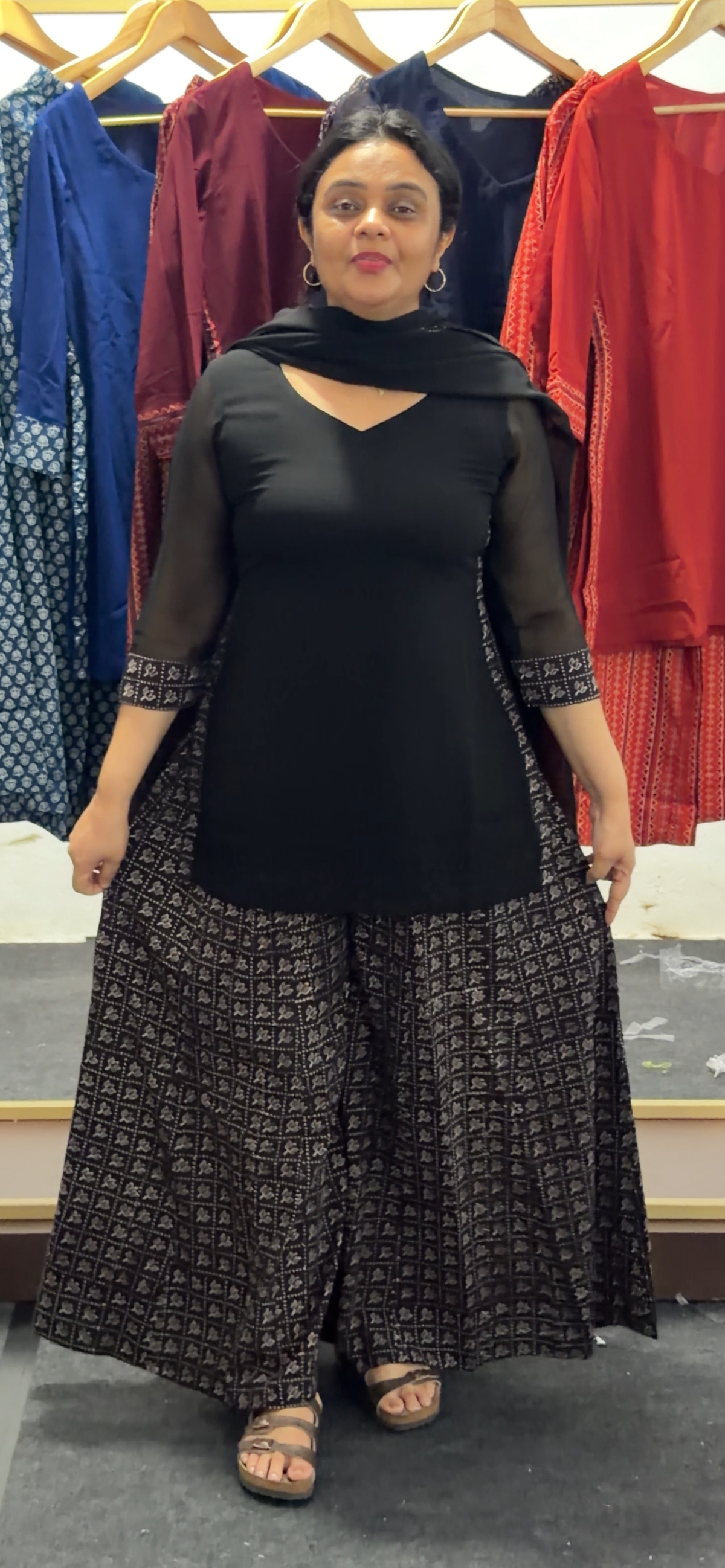 IHA'S IN-HOUSE SHORT TOP , BOTTOM AND DUPATTA - IHA 36048