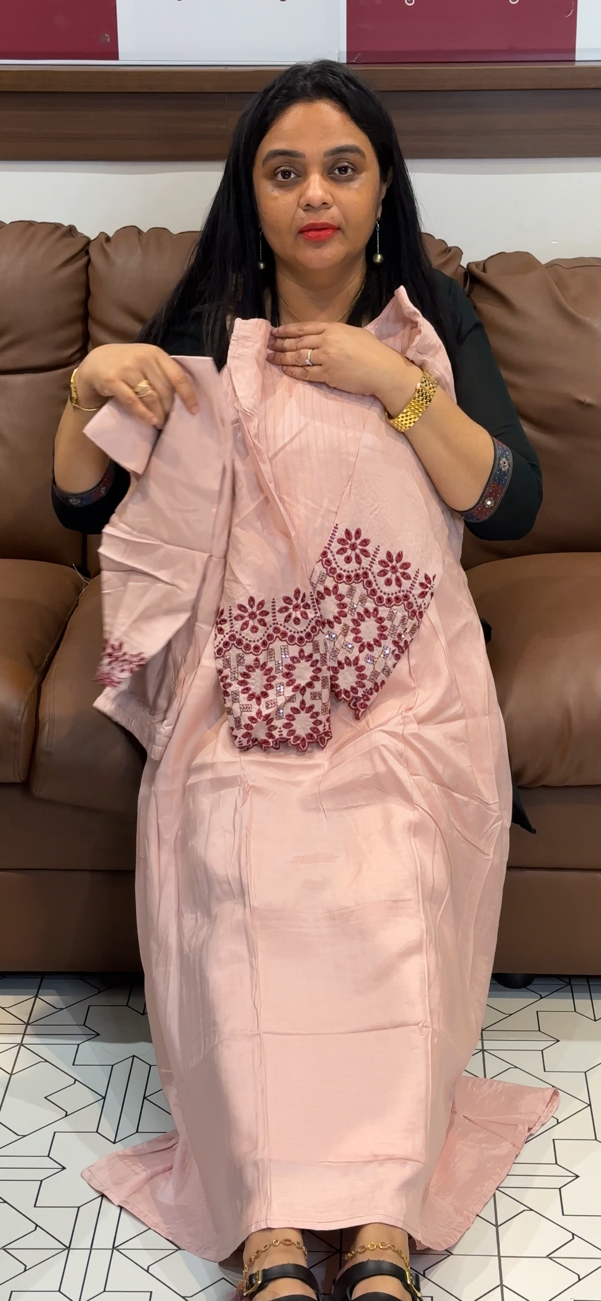 OFFER SALES READY TO WEAR SETS - IHA 35748