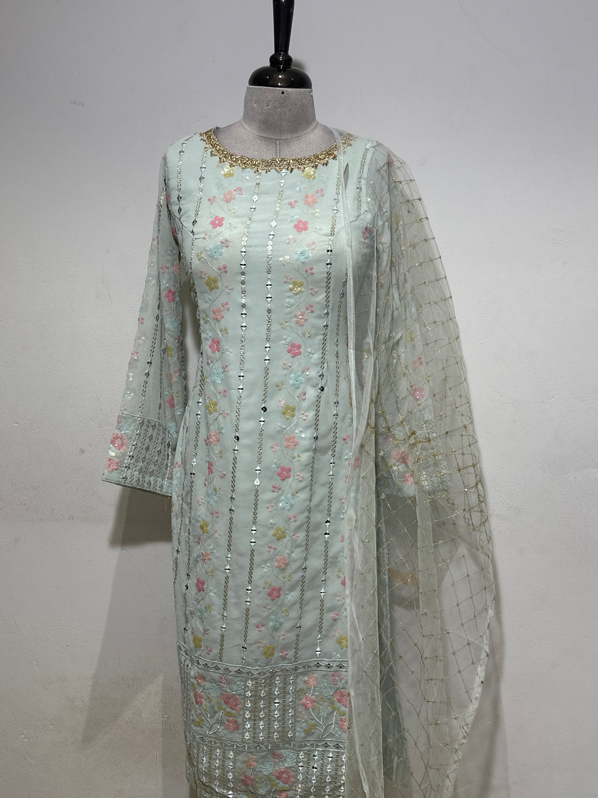 OFFER SALES READY TO WEAR SETS  -  IHA 35622