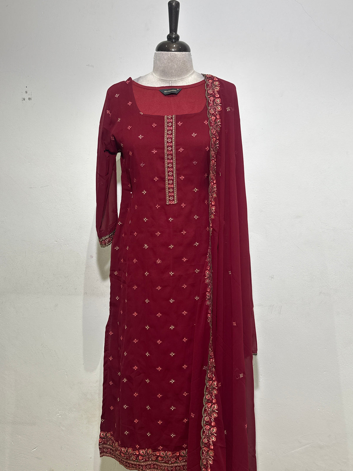 OFFER SALES READY TO WEAR SETS  -  IHA 35622