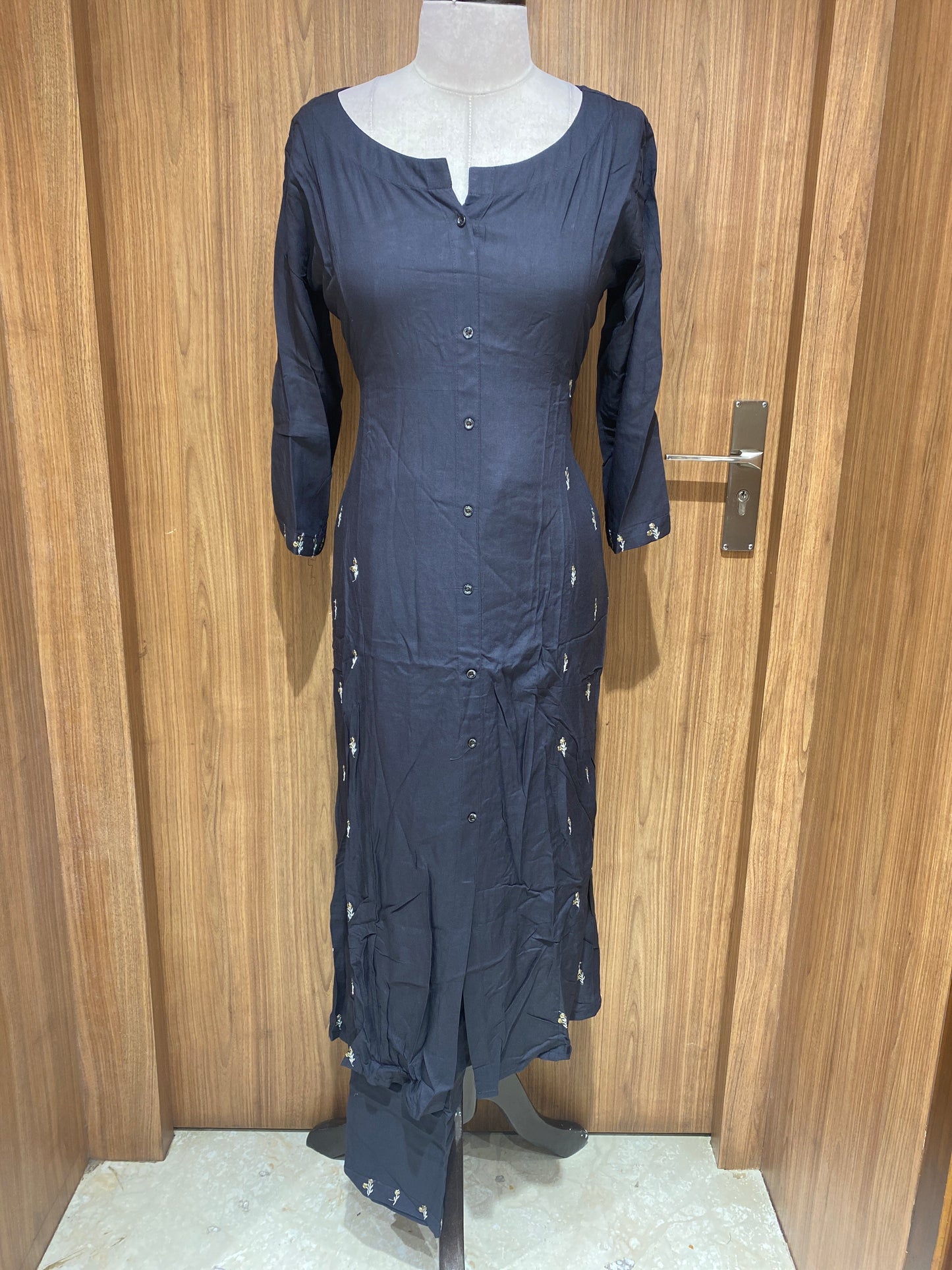 OFFER SALES TOP AND BOTTOM - IHA 27052