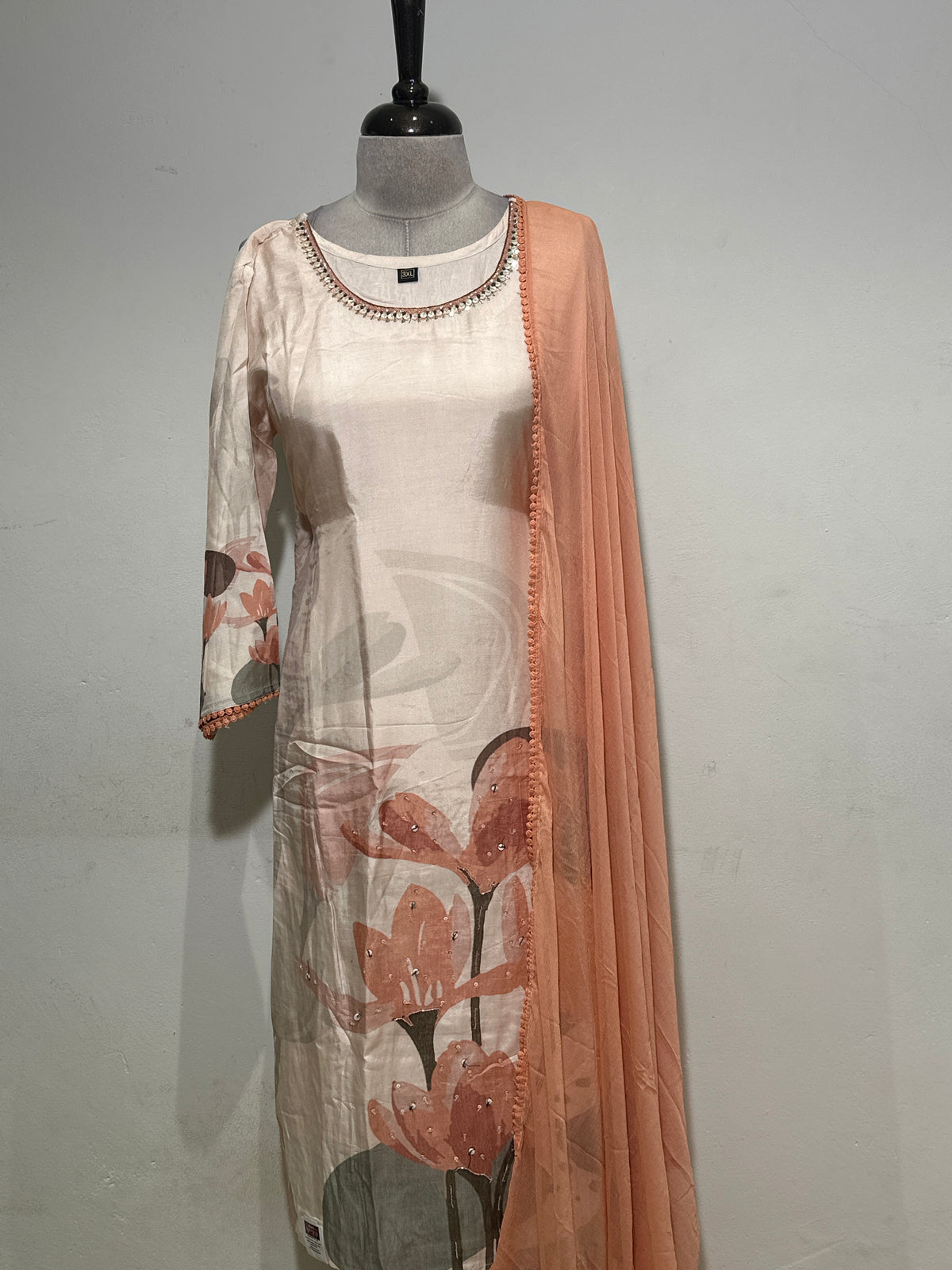 OFFER SALES READY TO WEAR SETS  -  IHA 35622