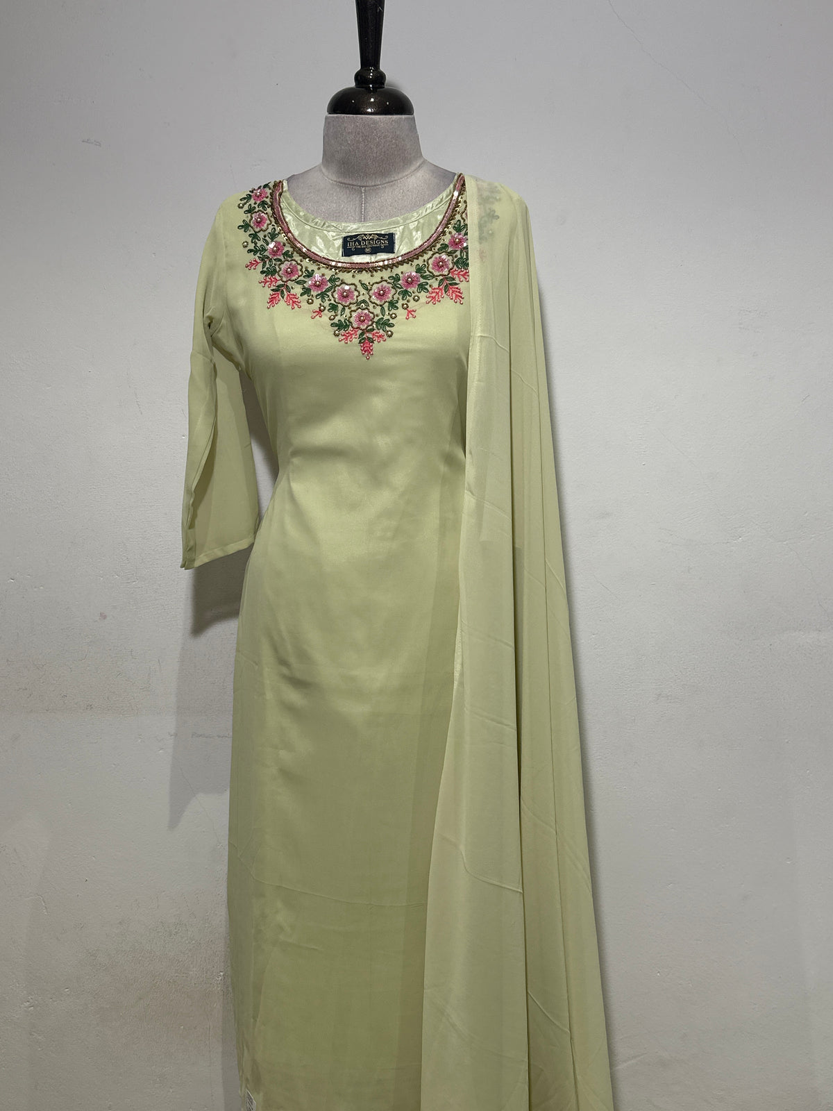 OFFER SALES READY TO WEAR SETS  -  IHA 35622