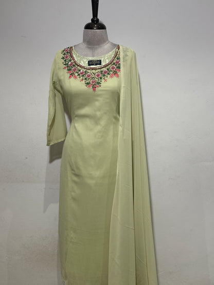 OFFER SALES READY TO WEAR SETS  -  IHA 35622