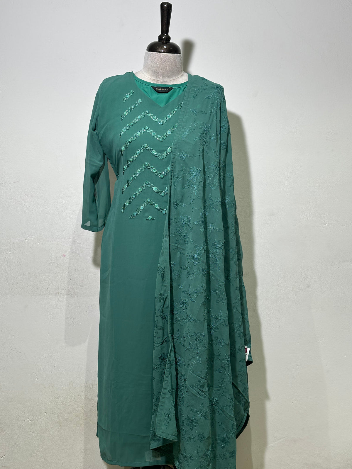 OFFER SALES READY TO WEAR SETS  -  IHA 35622
