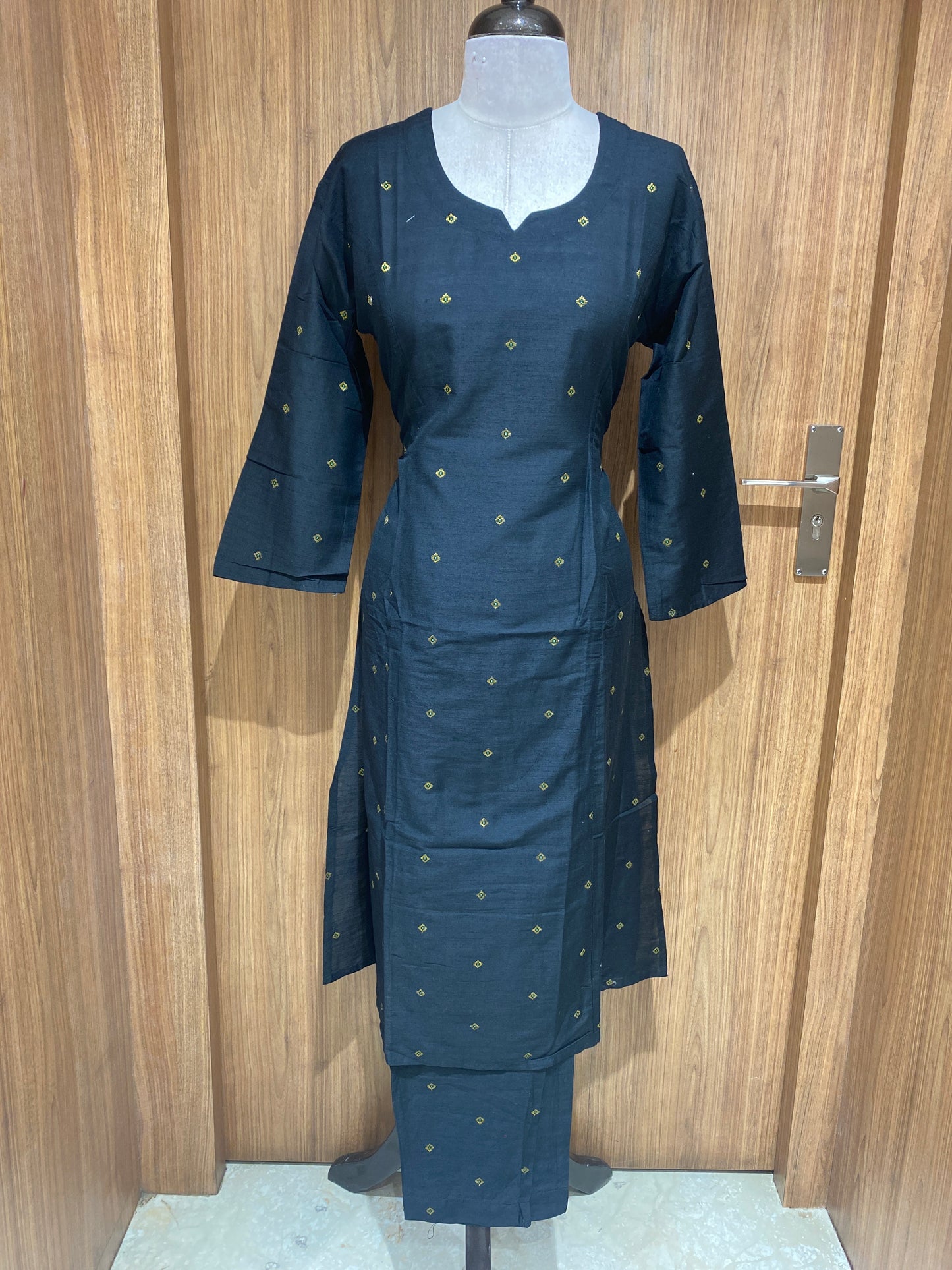 OFFER SALES TOP AND BOTTOM - IHA 27052
