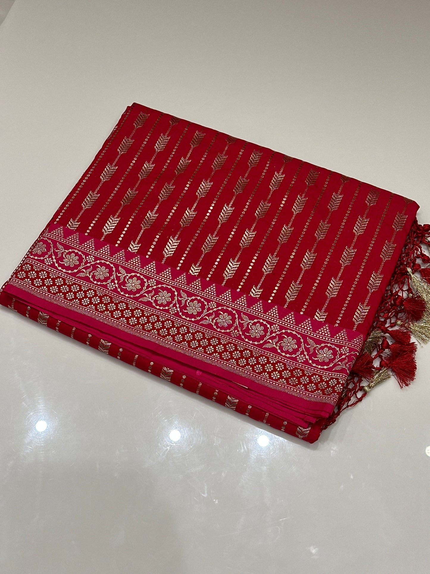 OFFER SALES SAREES - IHA 27137