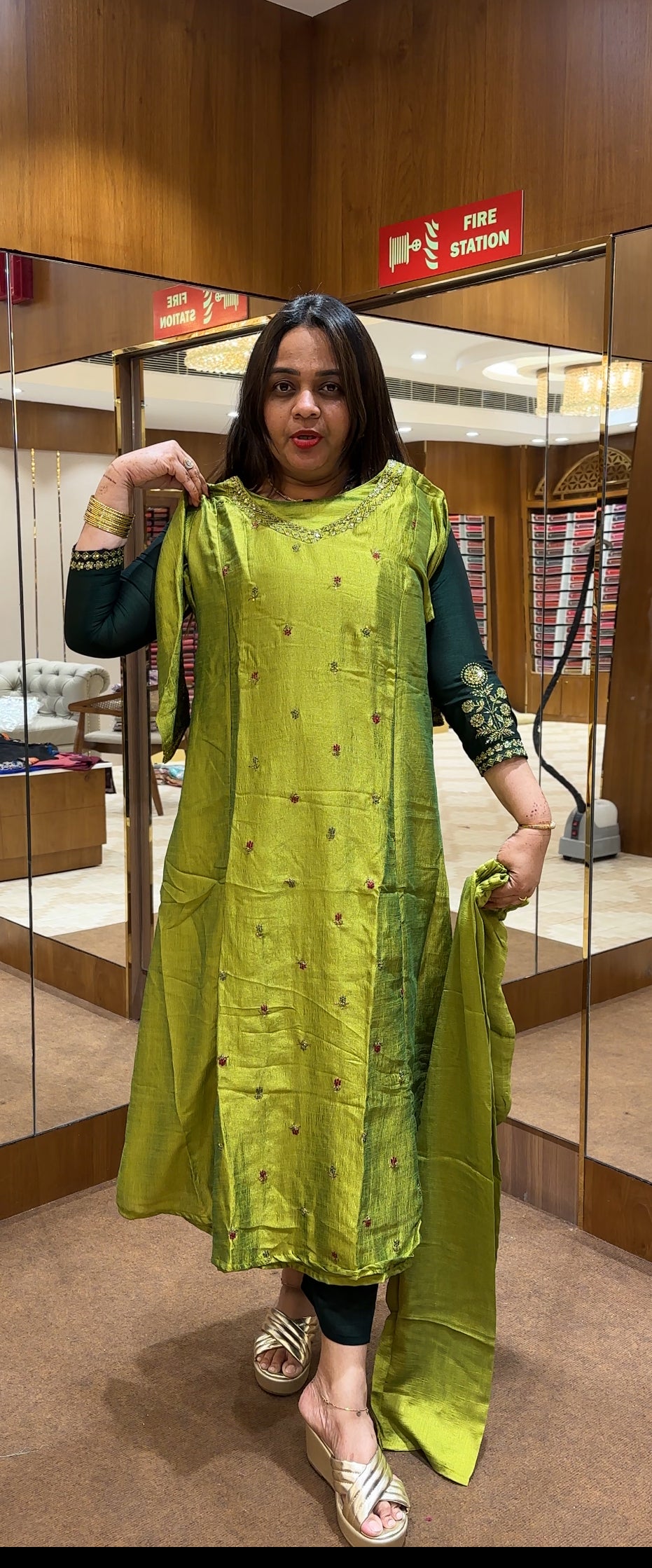 SEMI RAW SILK ALINE TOP AND BOTTOM - IHA 22137
