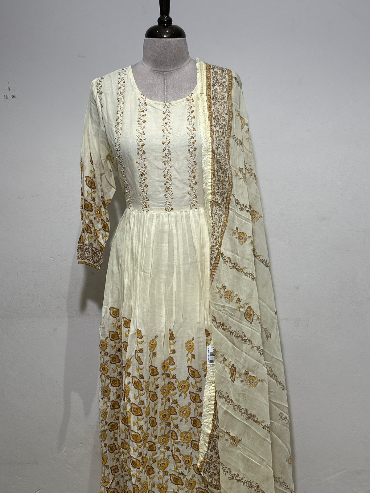 OFFER SALES READY TO WEAR SETS  -  IHA 35622