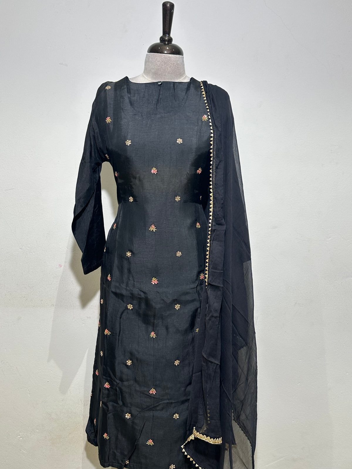 OFFER SALES READY TO WEAR SETS  -  IHA 35622