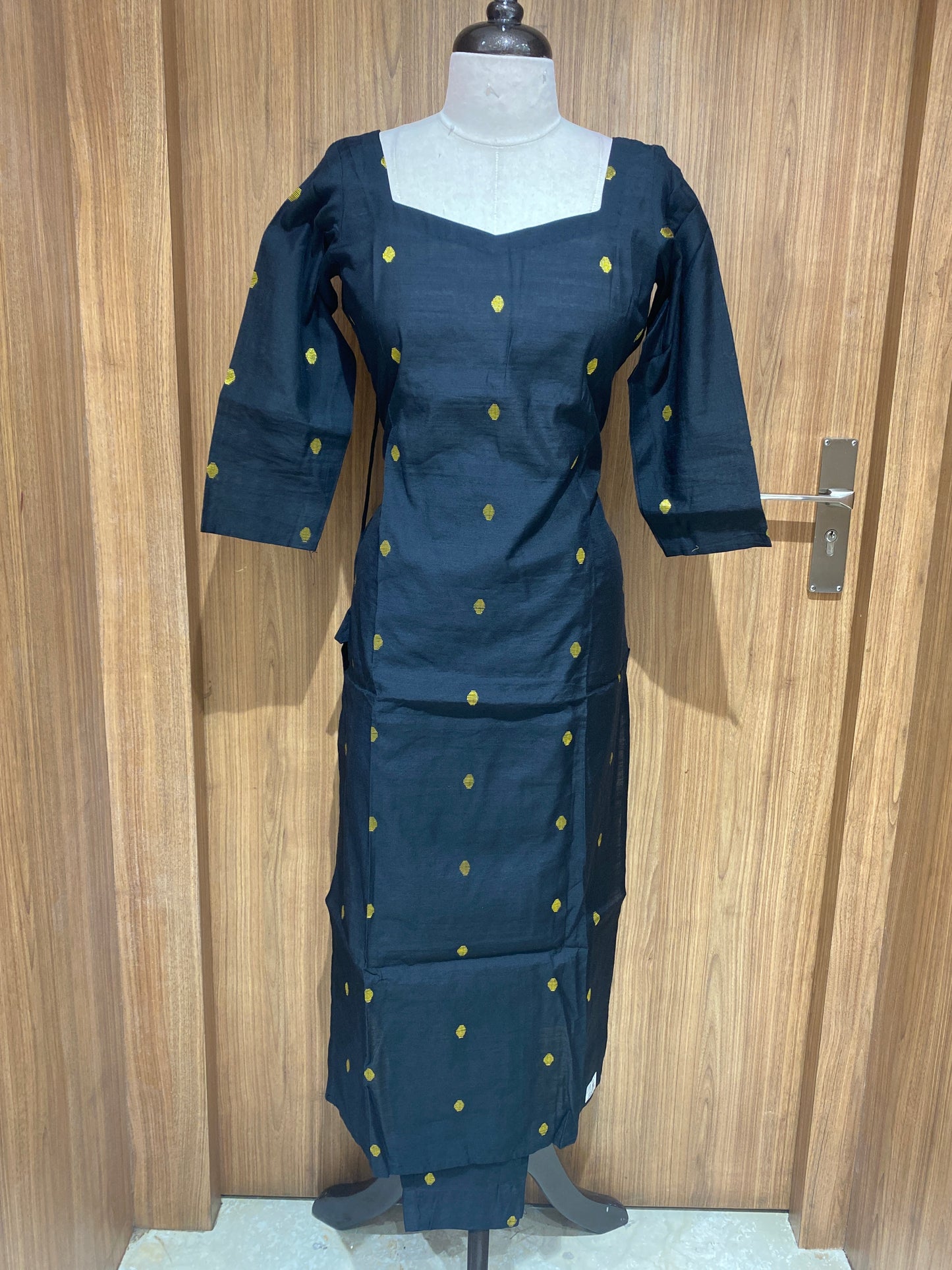 OFFER SALES TOP AND BOTTOM - IHA 27052