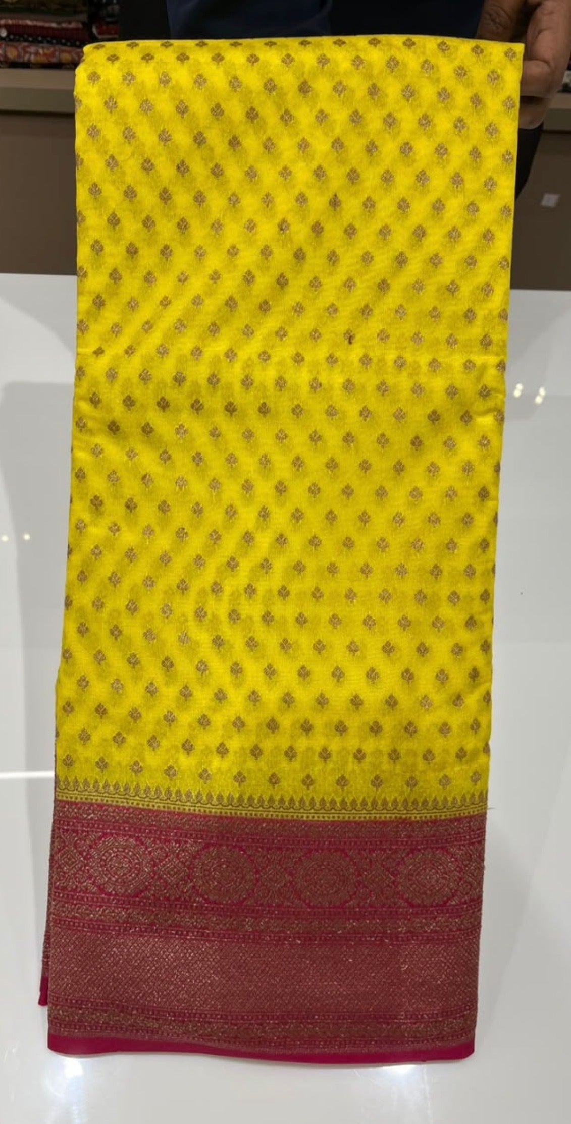 OFFER SALES SAREES - IHA 35918