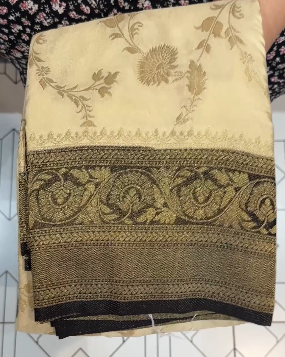 SEMI BANARASI SAREE - IHA 19208