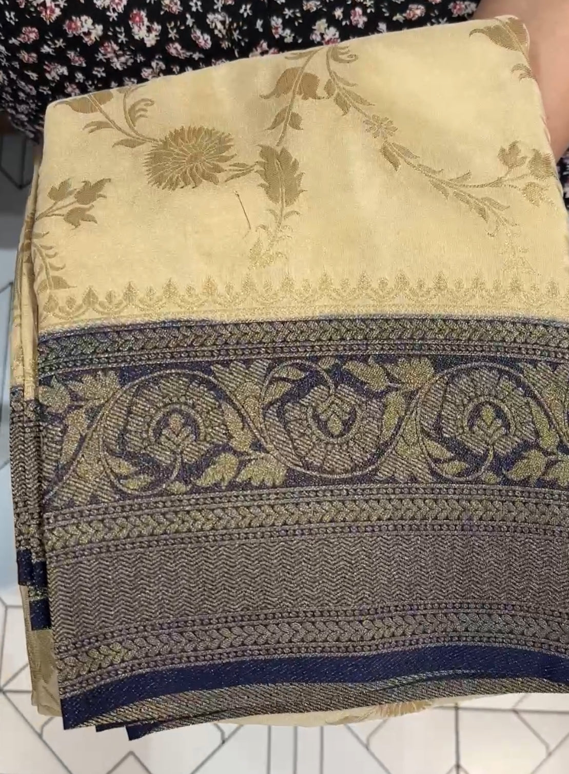 SEMI BANARASI SAREE - IHA 19208