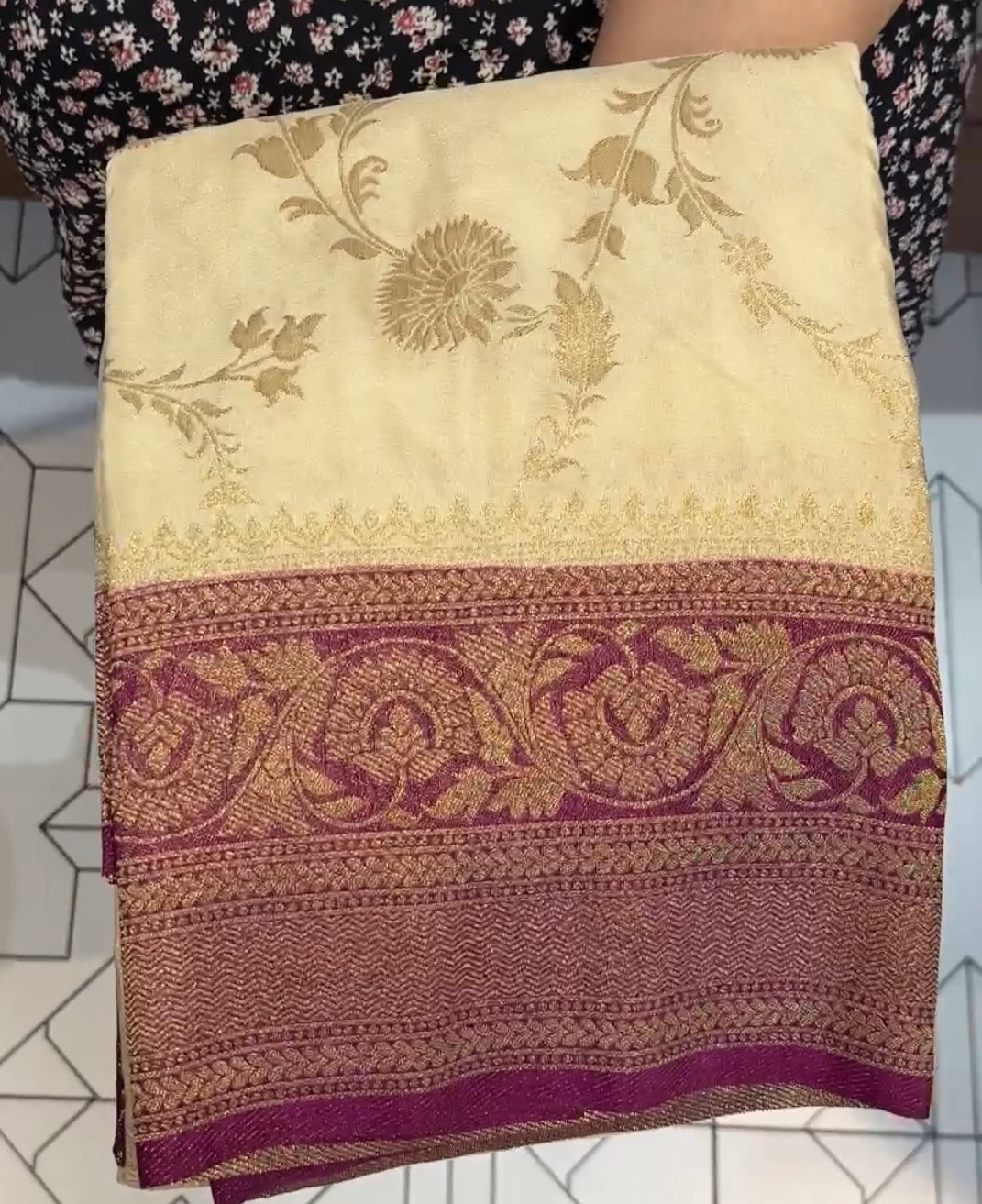 SEMI BANARASI SAREE - IHA 19208