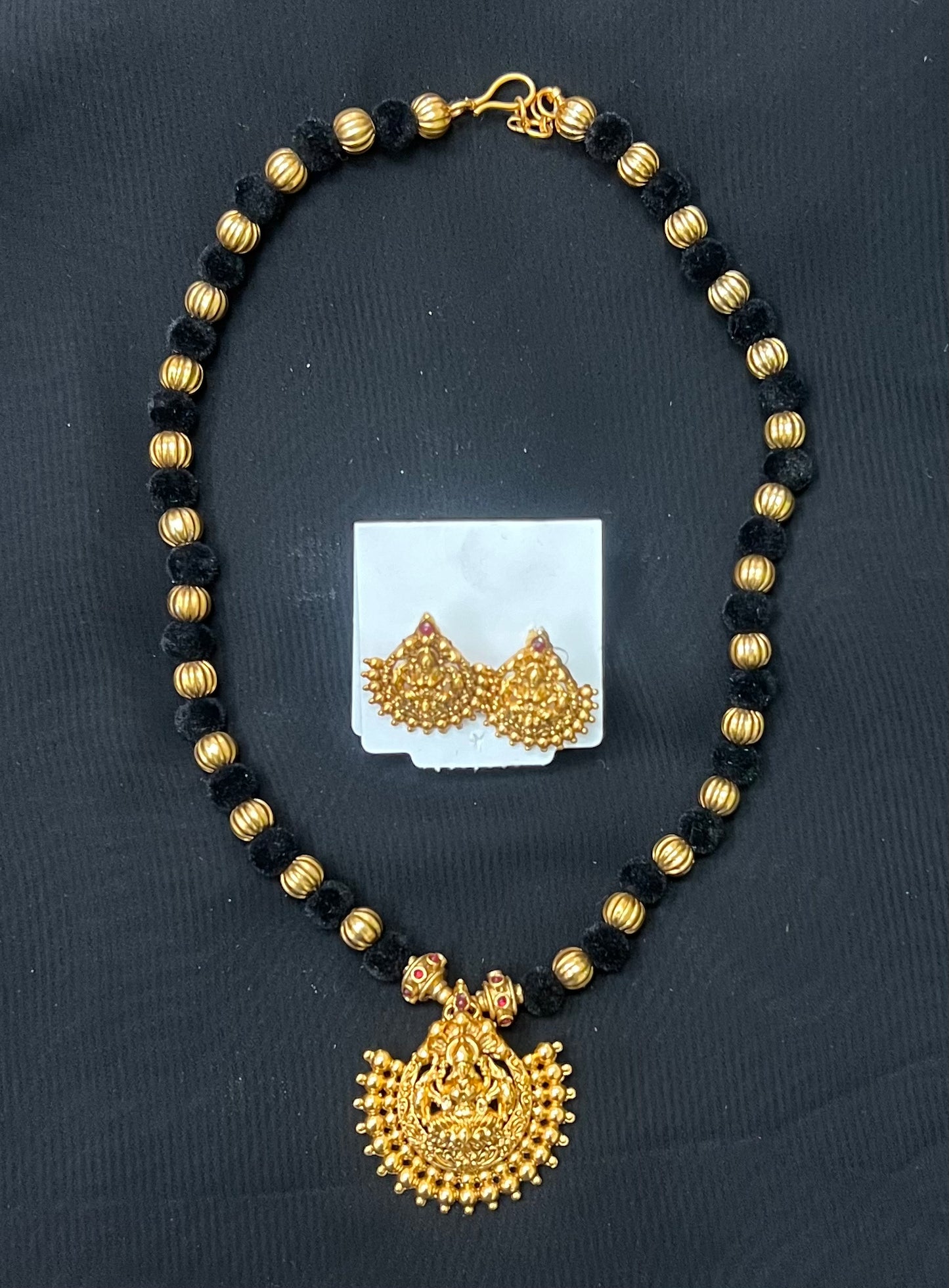 DESIGNER NECKLACE SET - IHA 14250