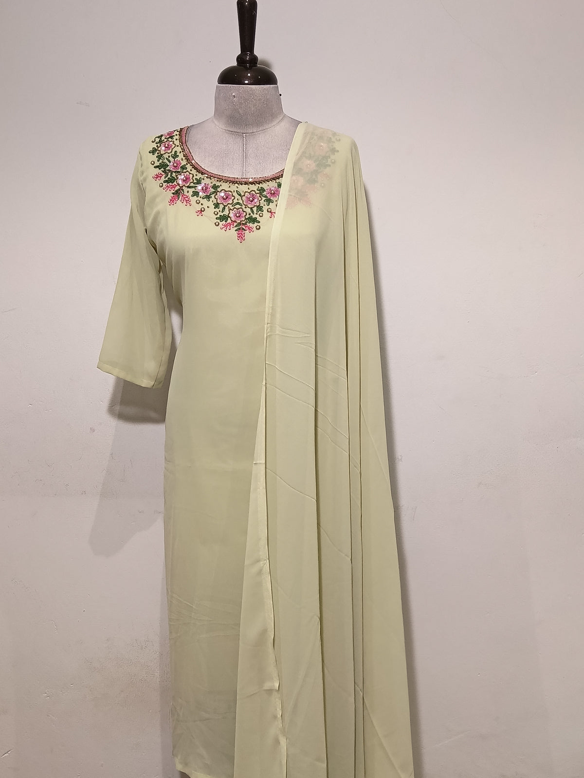 OFFER SALES READY TO WEAR SETS  -  IHA 35622