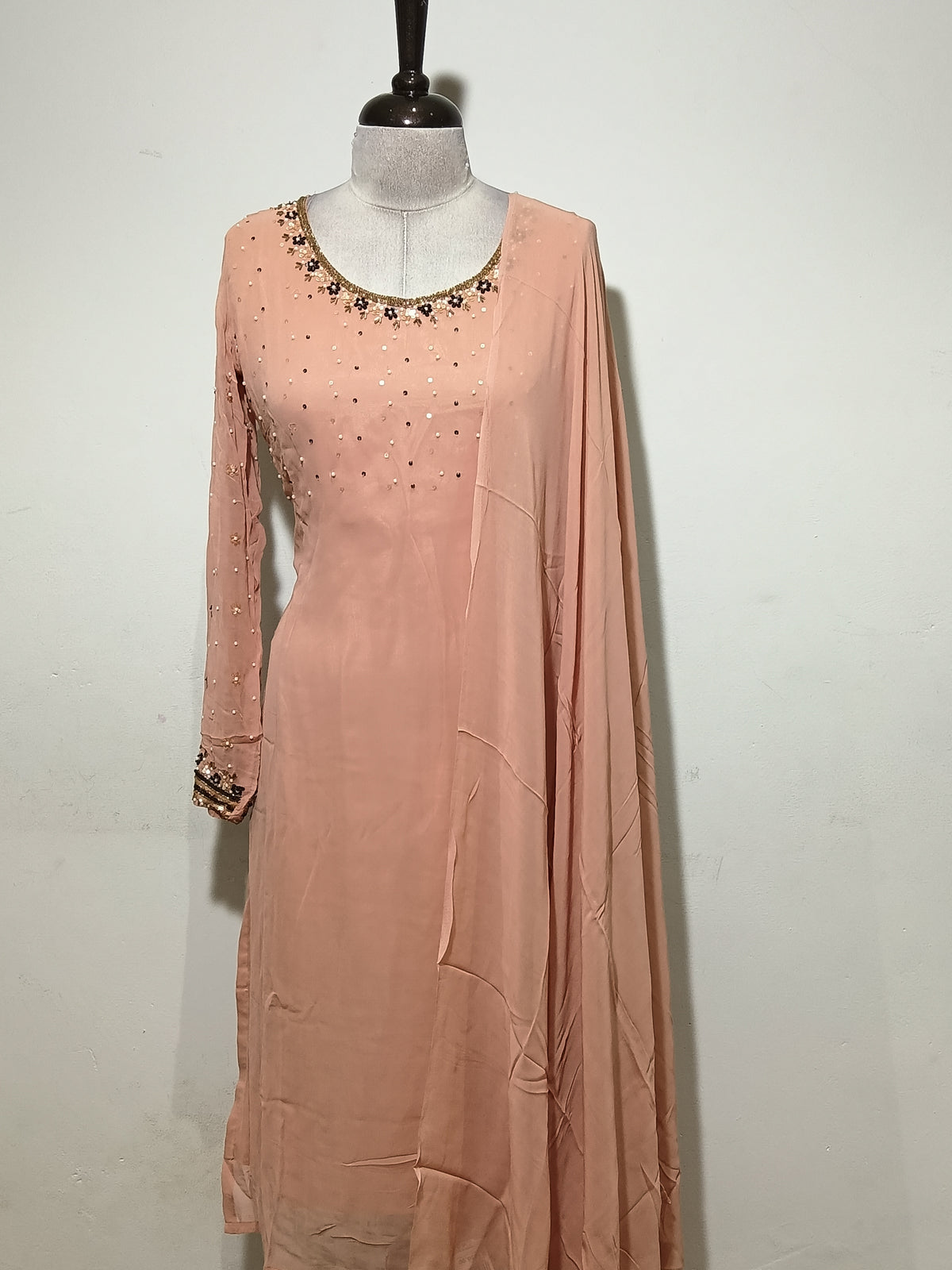 OFFER SALES READY TO WEAR SETS  -  IHA 35622