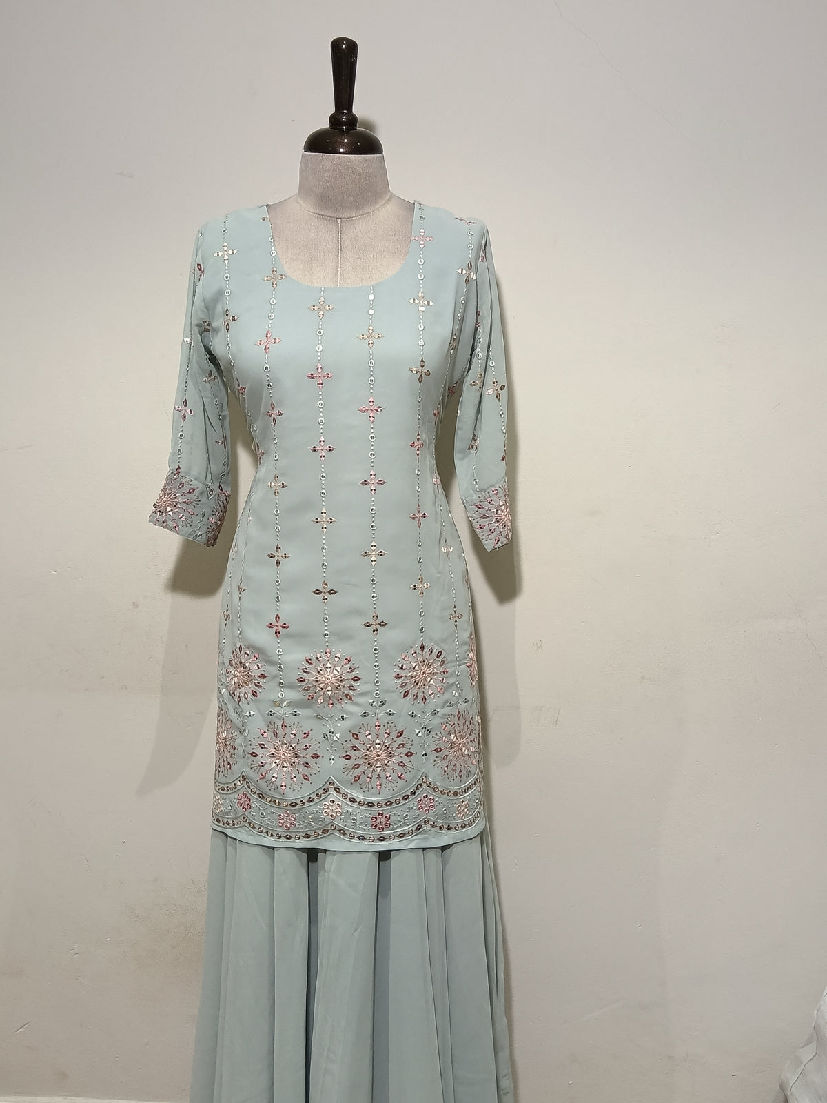 OFFER SALES READY TO WEAR SETS  -  IHA 35622