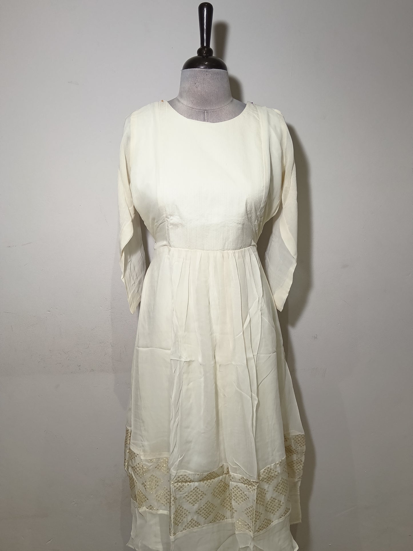 OFFER SALES TOPS  -  IHA 34756