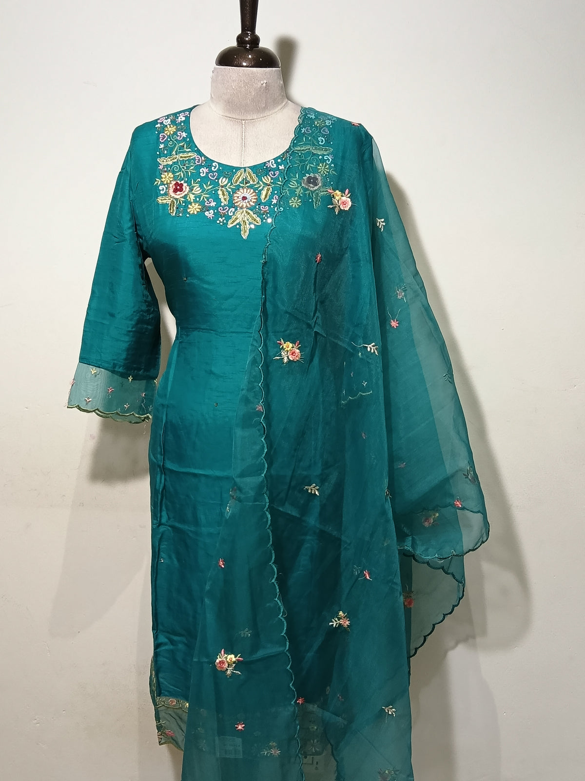 OFFER SALES READY TO WEAR SETS  -  IHA 35622