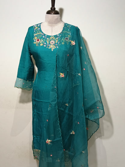 OFFER SALES READY TO WEAR SETS  -  IHA 35622