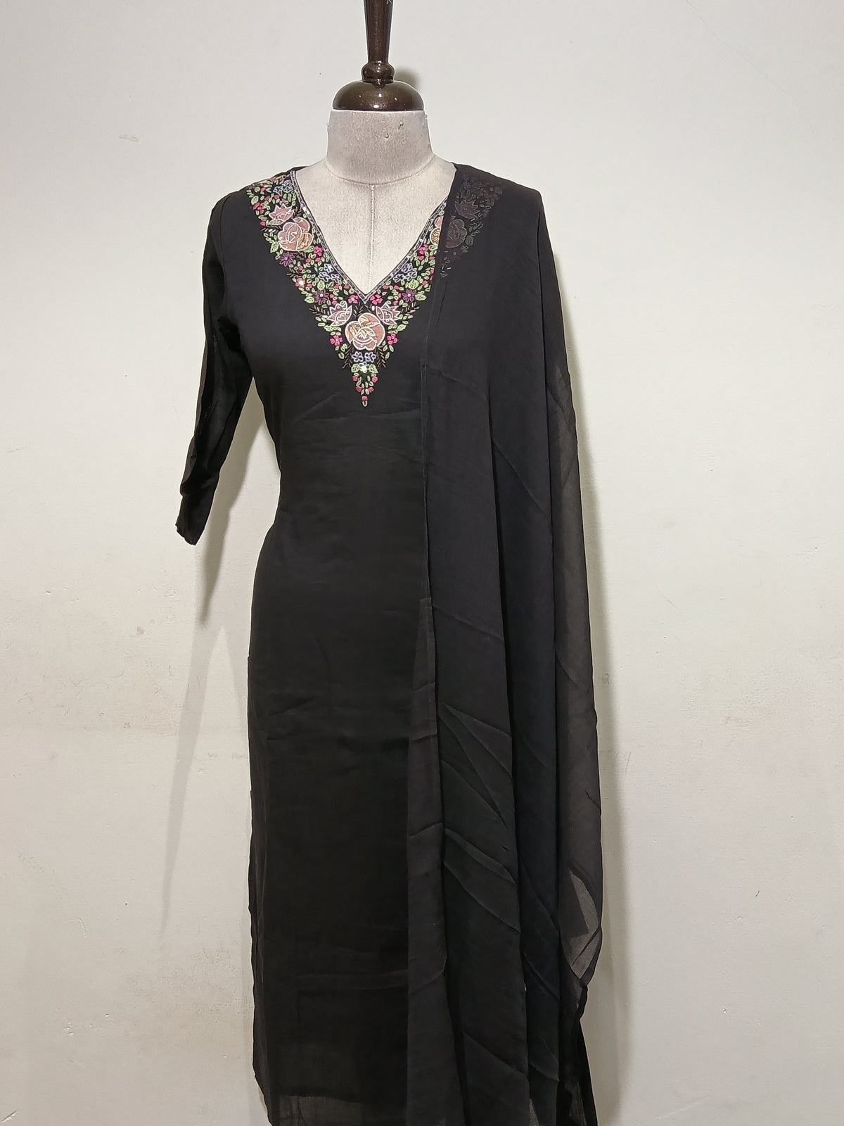 OFFER SALES READY TO WEAR SETS  -  IHA 35622
