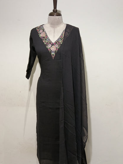 OFFER SALES READY TO WEAR SETS  -  IHA 35622