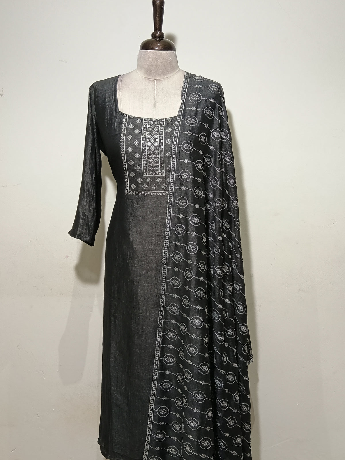 OFFER SALES READY TO WEAR SETS  -  IHA 35622