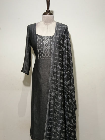 OFFER SALES READY TO WEAR SETS  -  IHA 35622