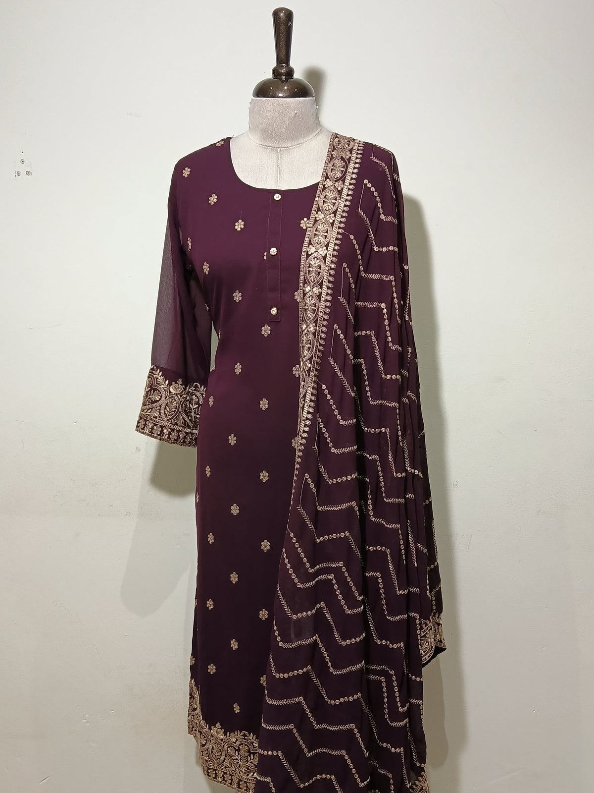 OFFER SALES READY TO WEAR SETS  -  IHA 35622