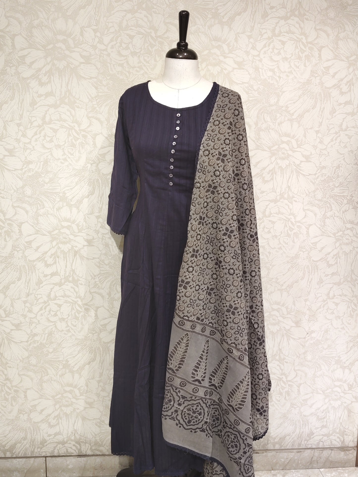 OFFER SALES TOPS COLLECTIONS  - IHA 27140