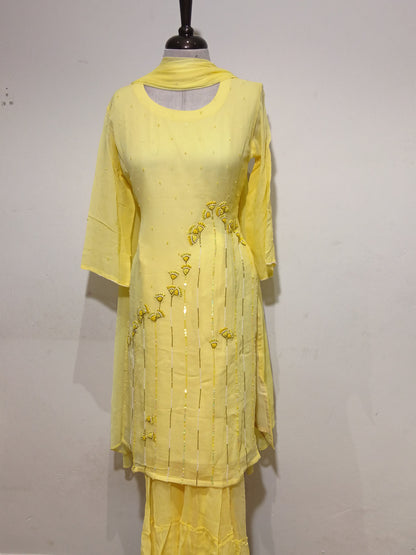 OFFER SALES READY TO WEAR SETS  -  IHA 35622